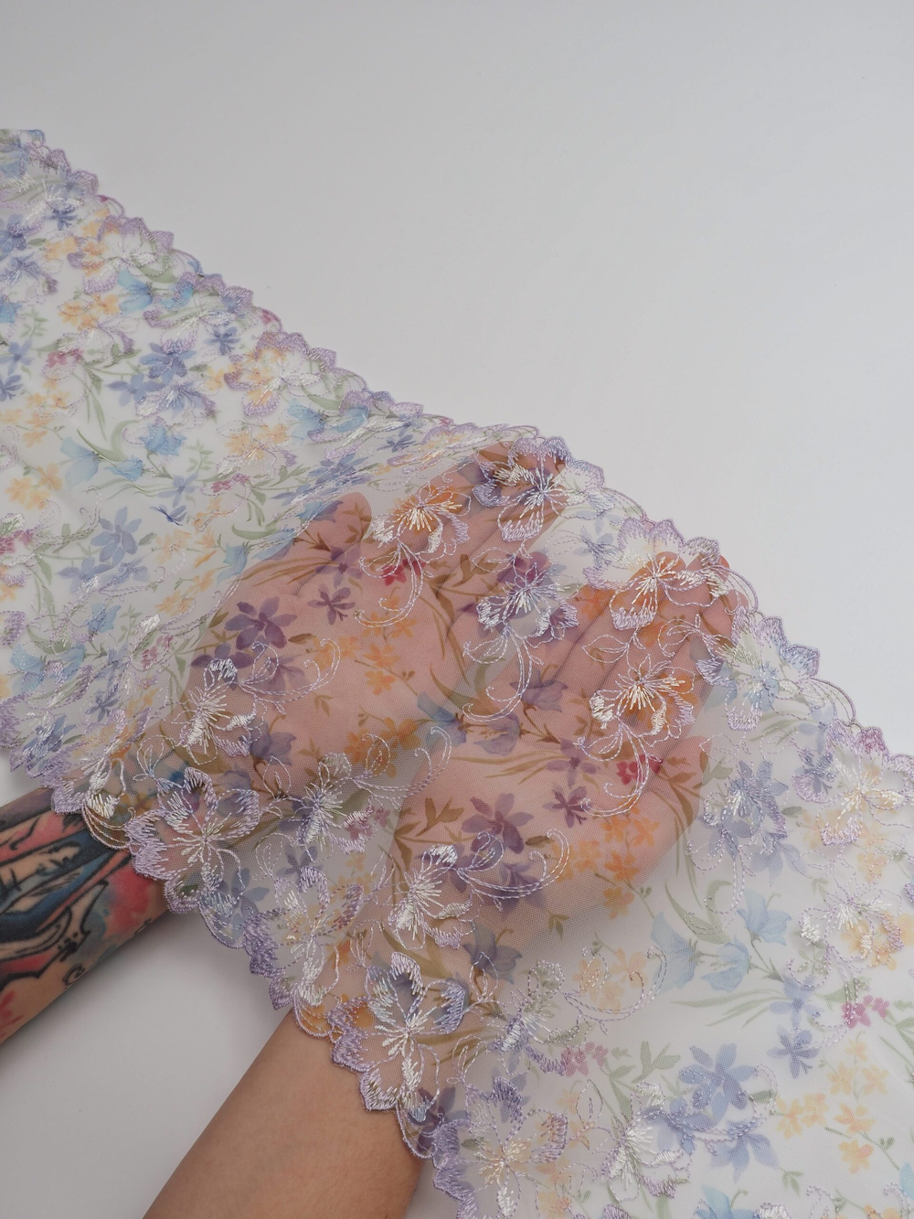 Вышивка на сетке мультиколор неэластичная ширина 24 см ОТРЕЗЫ