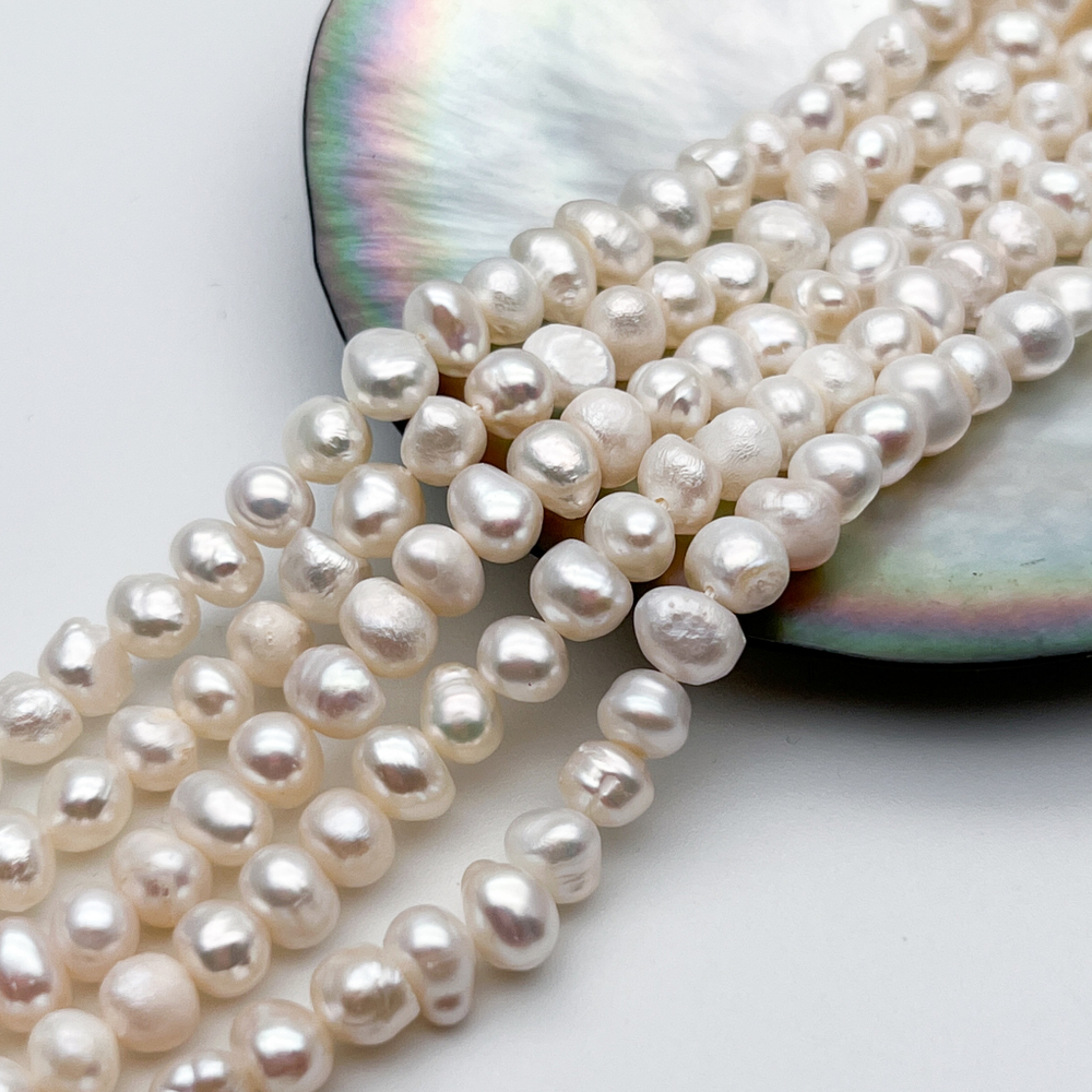 Жемчуг, размер около 5,5*6,5 мм, цена за отрезок 17-18 см (1/2 нити)