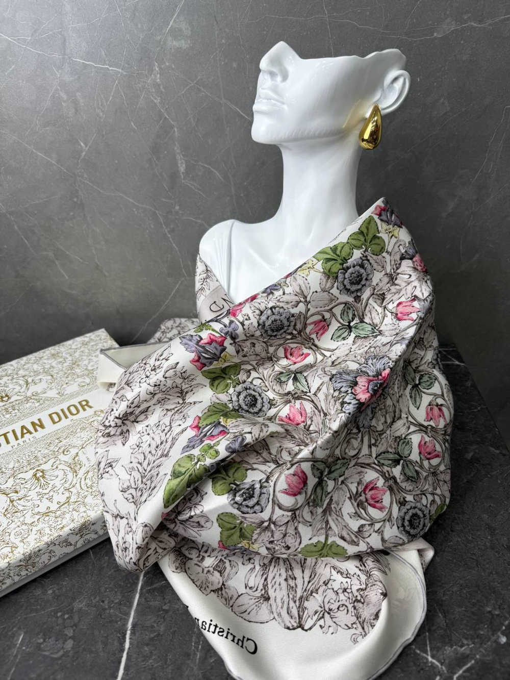 Платок Christian Dior