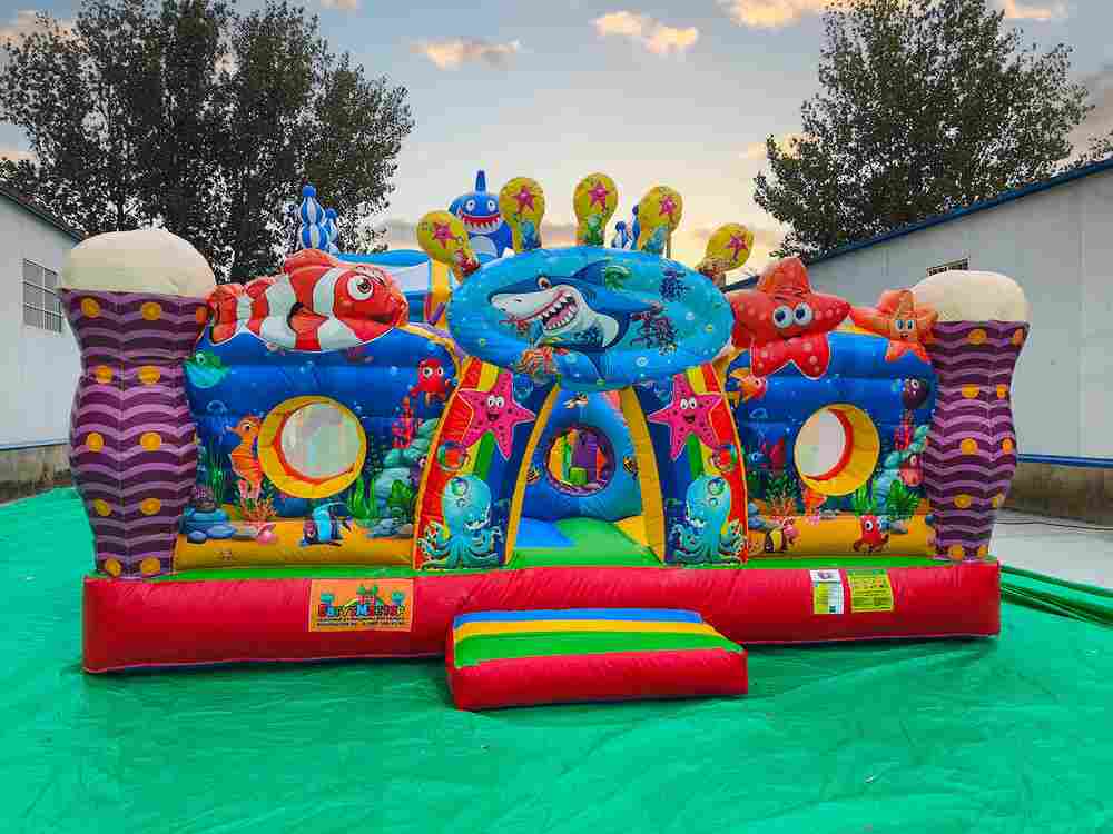 Коммерческий надувной батут с горкой «В гостях у моря 3»  10*6*6,1 м.