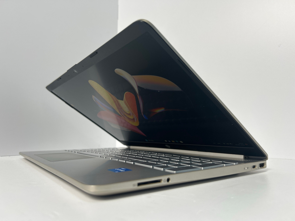 Ноутбук HP 15s-fq2060ur (3Y1S4EA) 15.6"/Intel Core i3 1115G4/RAM 8 GB/SSD 256 GB/Intel UHD Graphics/1920x1080/IPS/Windows 10/Подсветка кл-ры: нет/золотистый. Состояние: B2