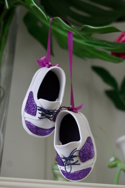 Подвеска "Кеды". Подарок маме малыша. Елочное украшение