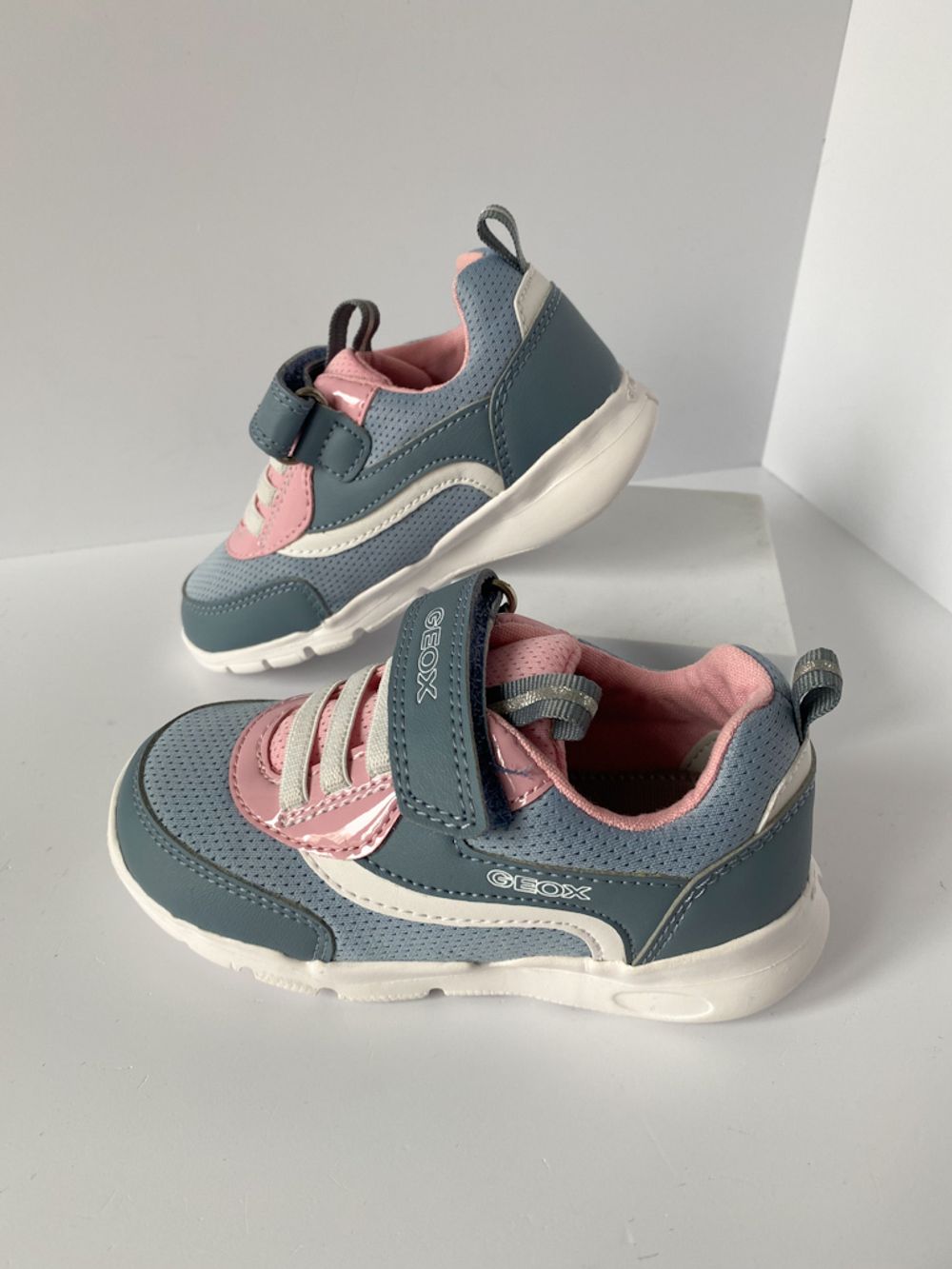 Новые кроссовки Geox, 23