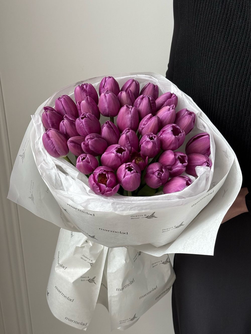 Букет из 35 фиолетовых тюльпанов