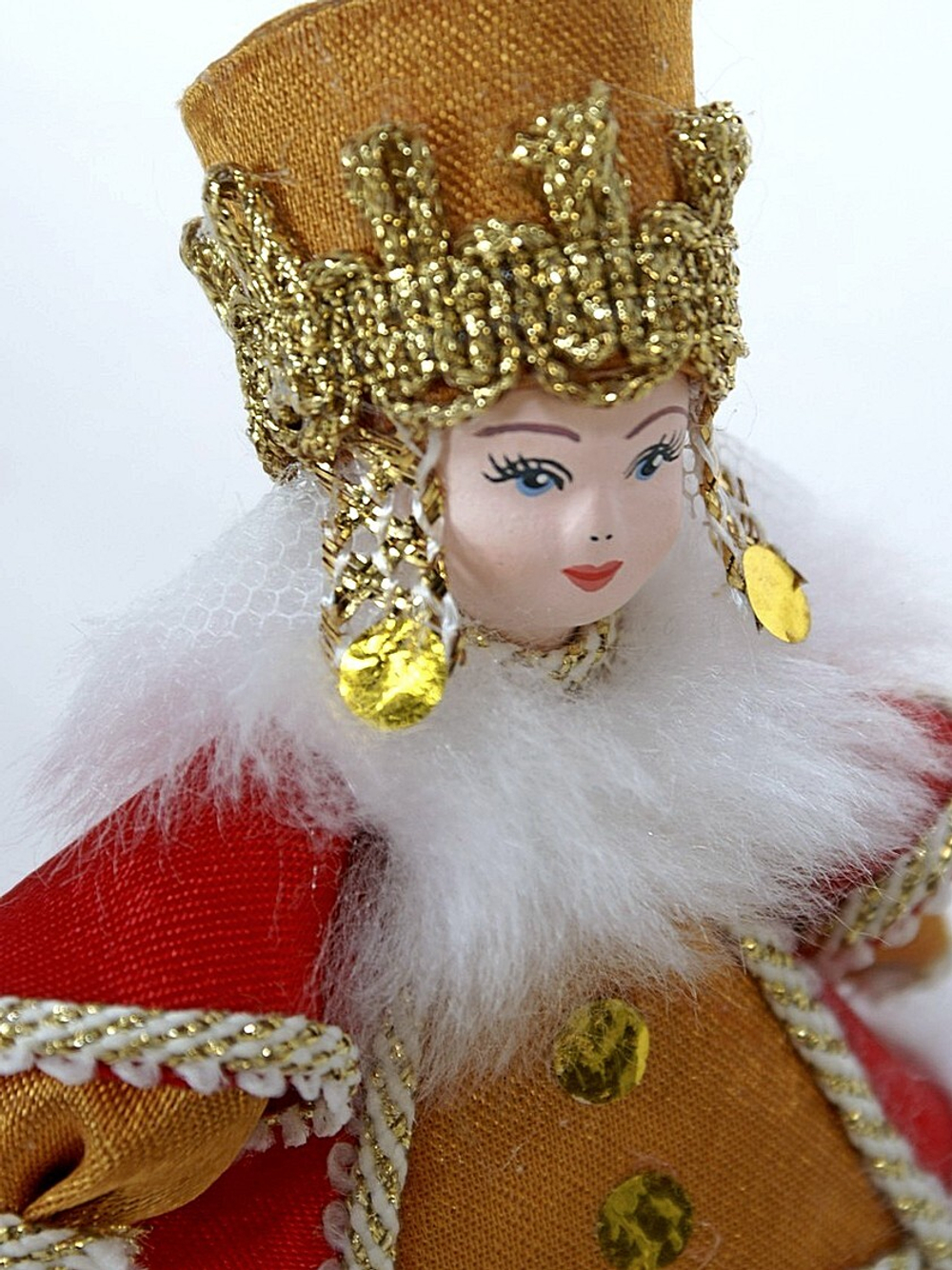 Кукла-подвеска Боярыня в зимнем одеянии