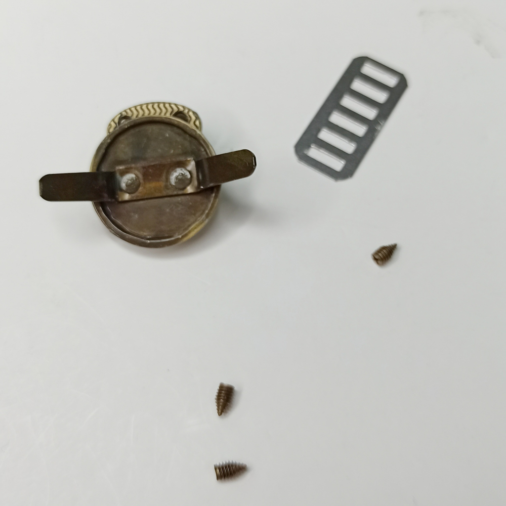 Замок-защелка на винтах 20*28 Антик