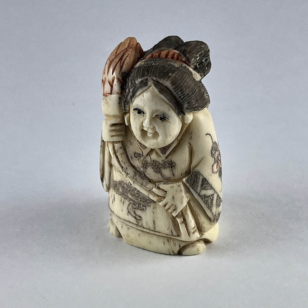 Статуэтка нэцкэ Бэндзайтэн (Бэнтэн) с волшебным цветком