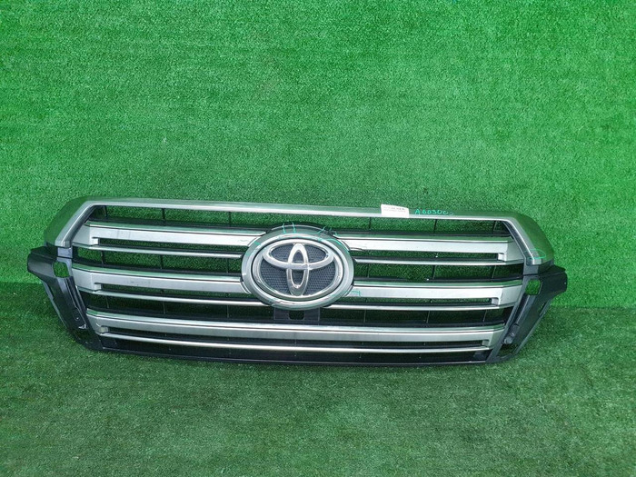 Решетка радиатора Toyota Land Cruiser 200 (2015-2021)