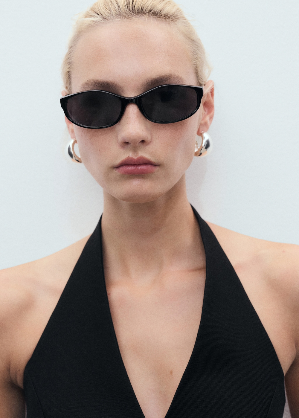 Жилет с баской и воротником-халтер