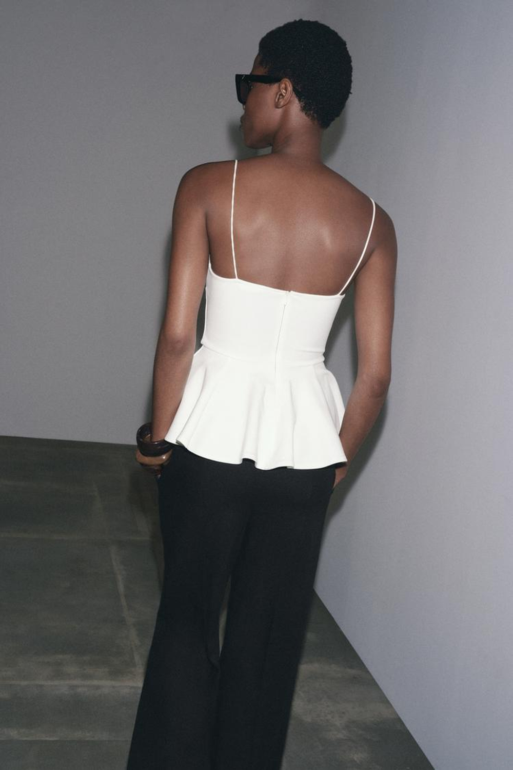 ZARA ТОП-БЮСТЬЕ С БАСКОЙ, БЕЛЫЙ