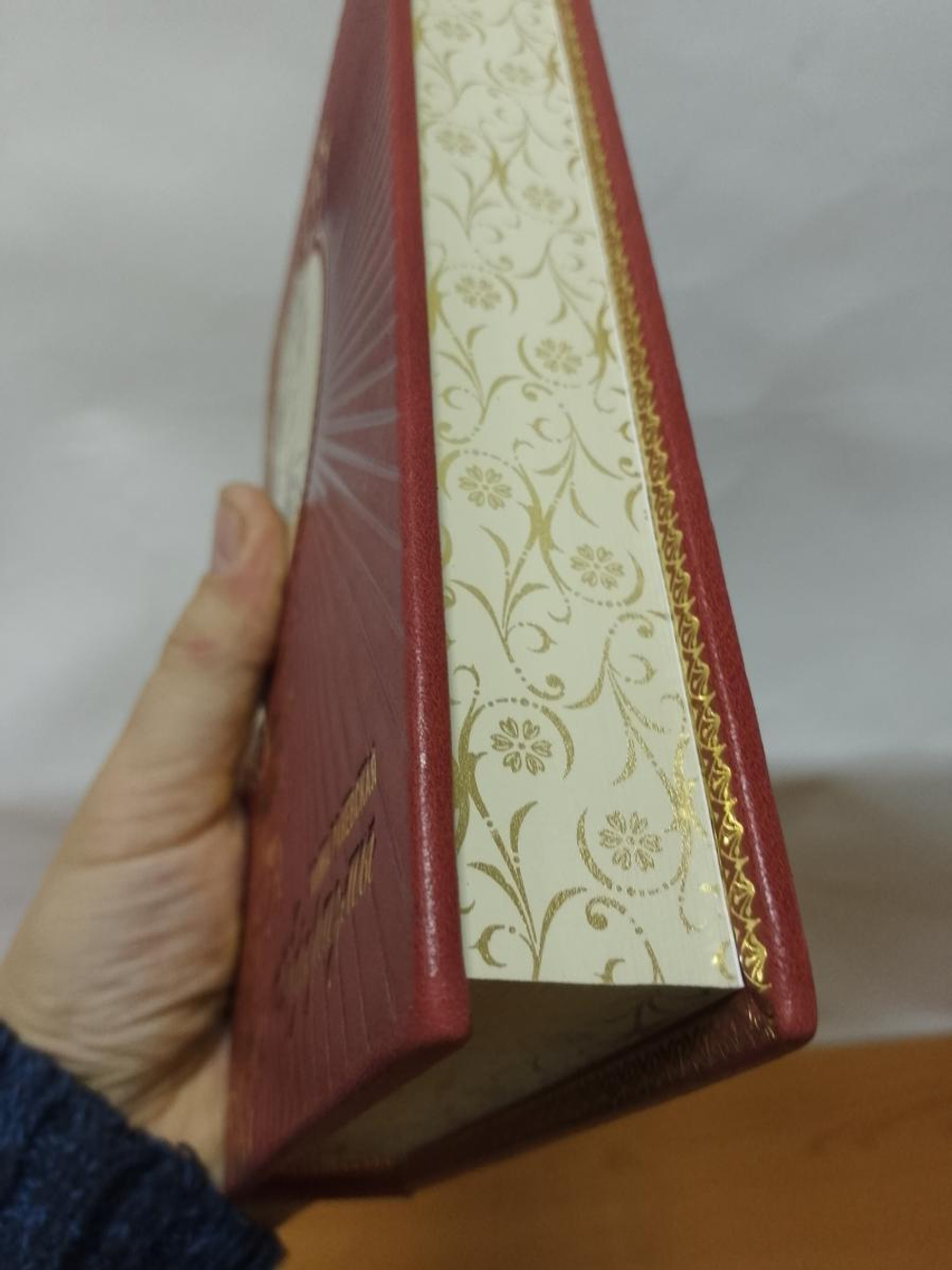 Раневская Ф.Г. "Афоризмы" Книга подарочная в обложке из натуральной кожи