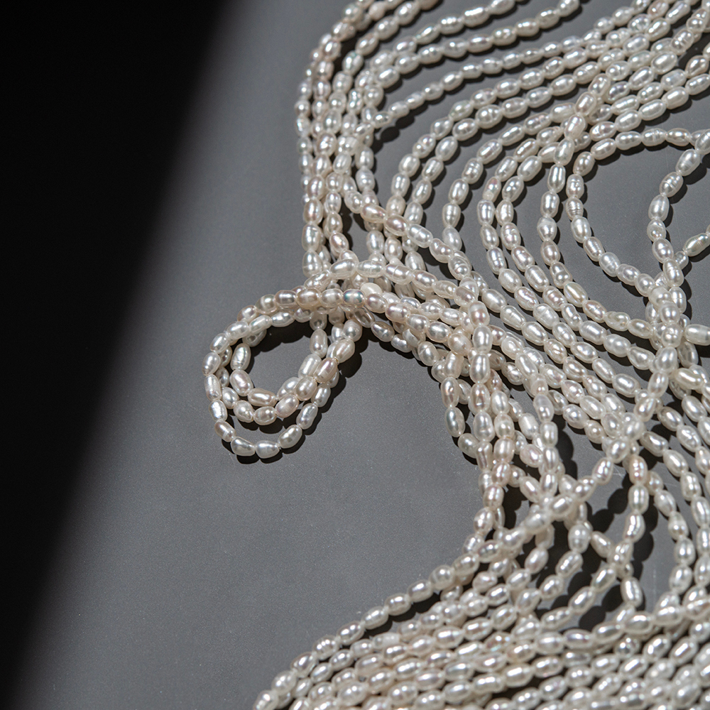 Жемчуг культивированный овальный, белый, 2,5*3,5-4мм