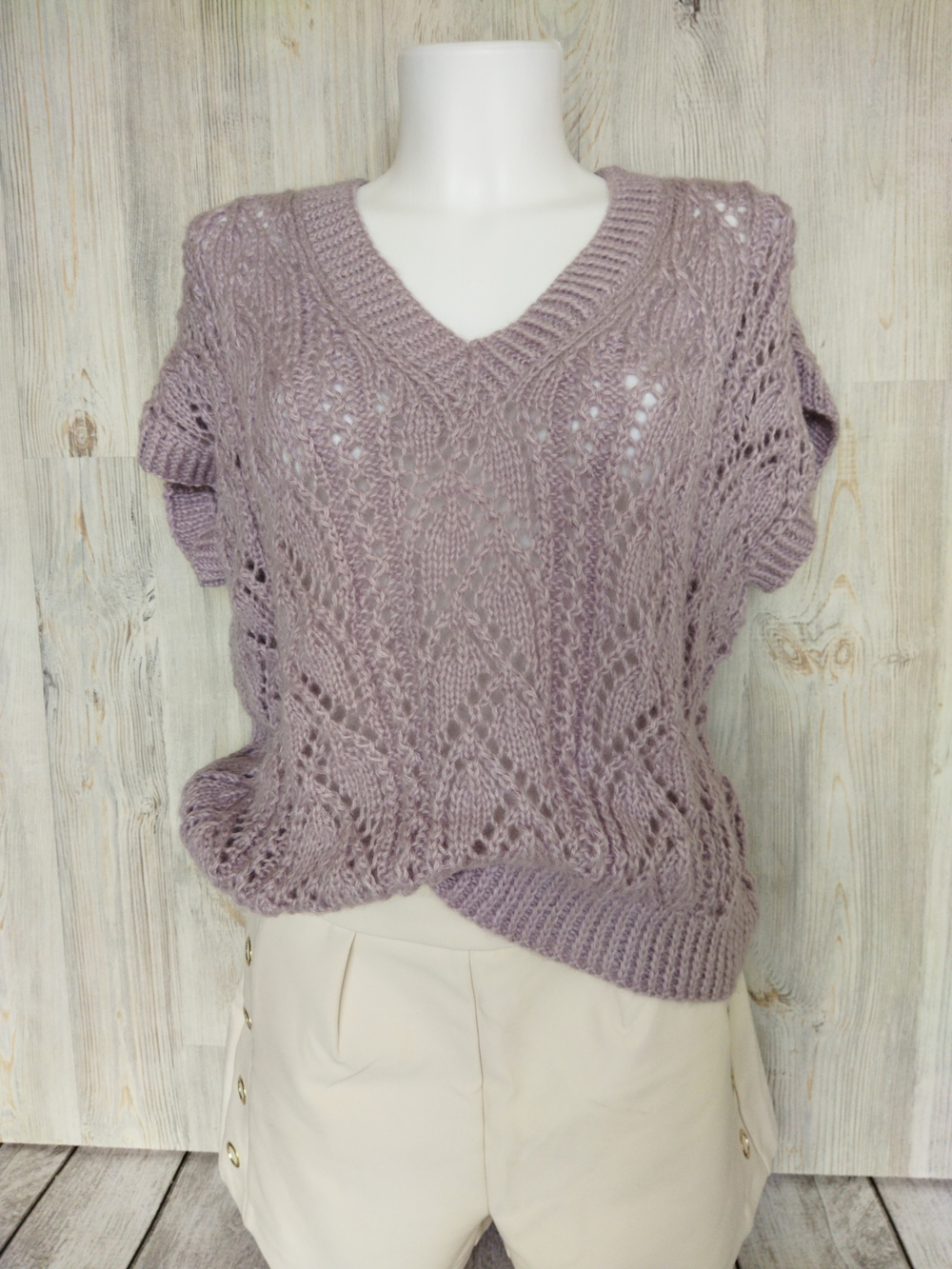 Жилет вязаный ажурный