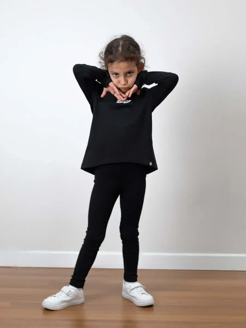 Спортивный костюм для девочки на весну с леггинсами