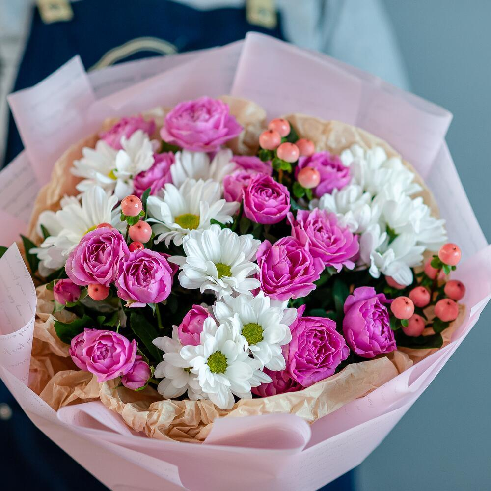 Букет с кустовой розой и хризантемой__1