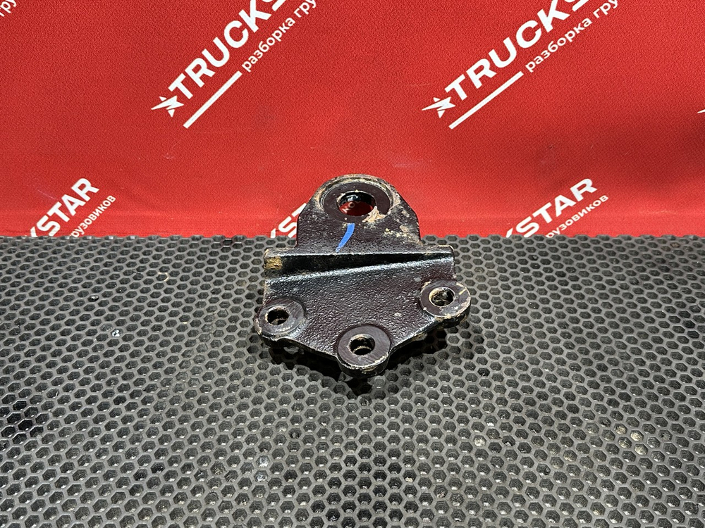 Кронштейн стойки стабилизатора левый