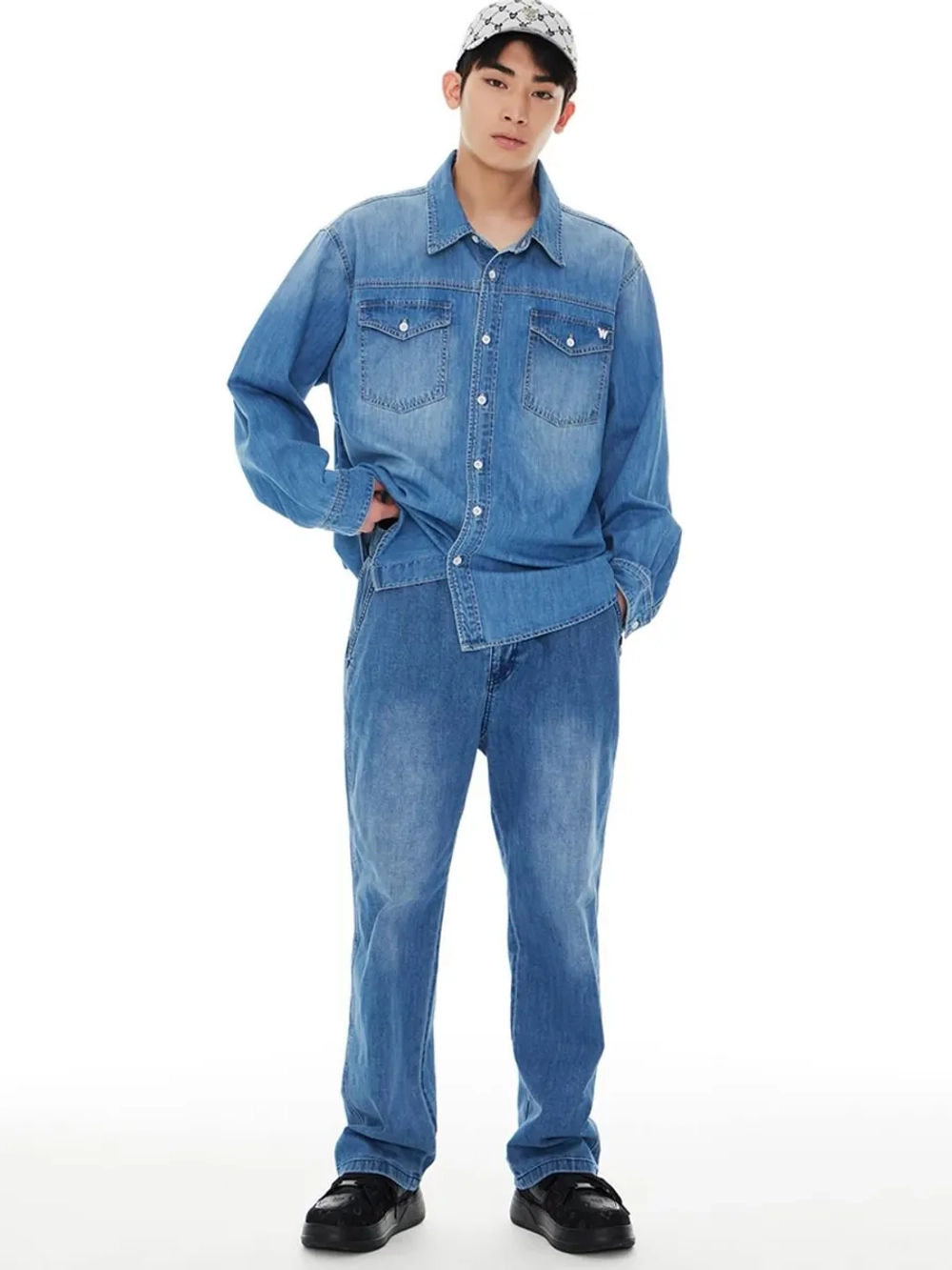 Джинсовая рубашка с двумя карманами