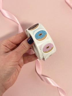 Наклейки в рулоне "Пончики", 500 шт, D-2,5 см