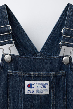 ZARA X CHAMPION ® ДЖИНСОВЫЙ САРАФАН С ЛОГОТИПОМ, СИНИЙ