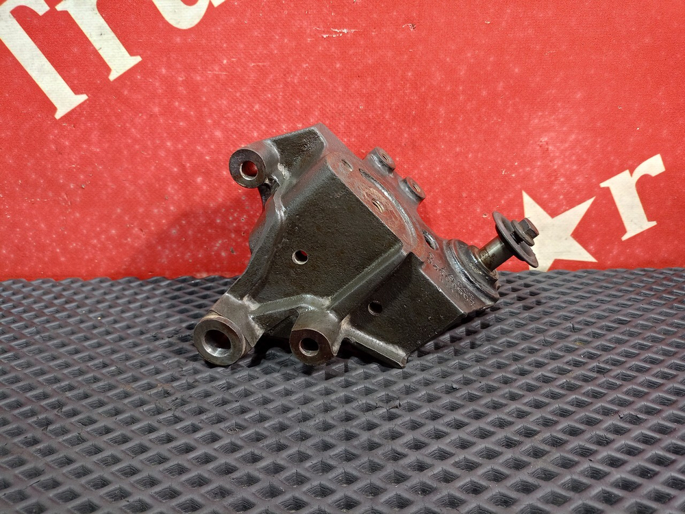 Кронштейн ролика натяжителя