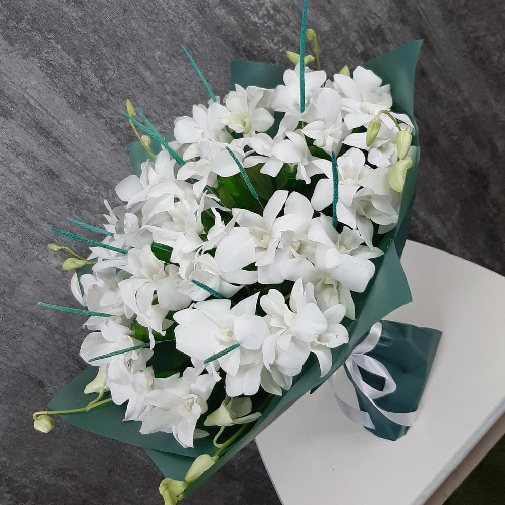 Букет орхидей «Космос и нежность»