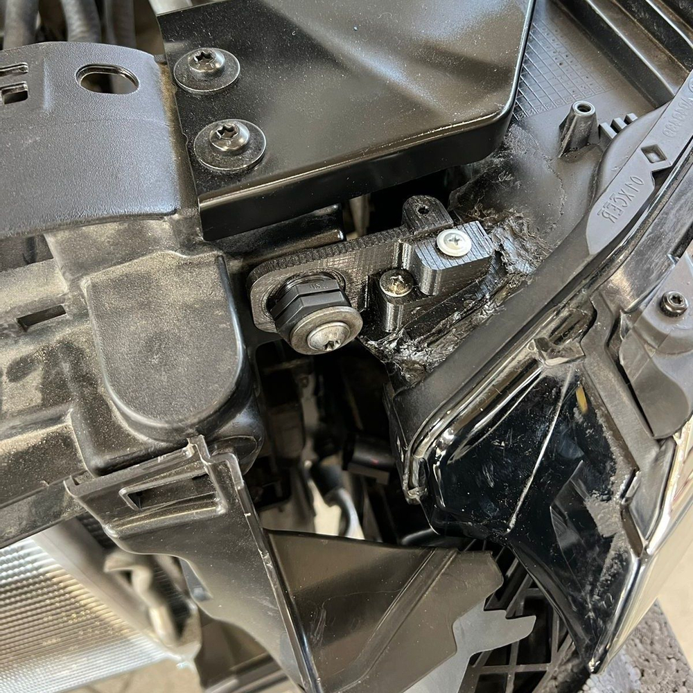 Кронштейн крепления фары для Volkswagen Passat B8 (07.2014 - 02.2020) г.в.