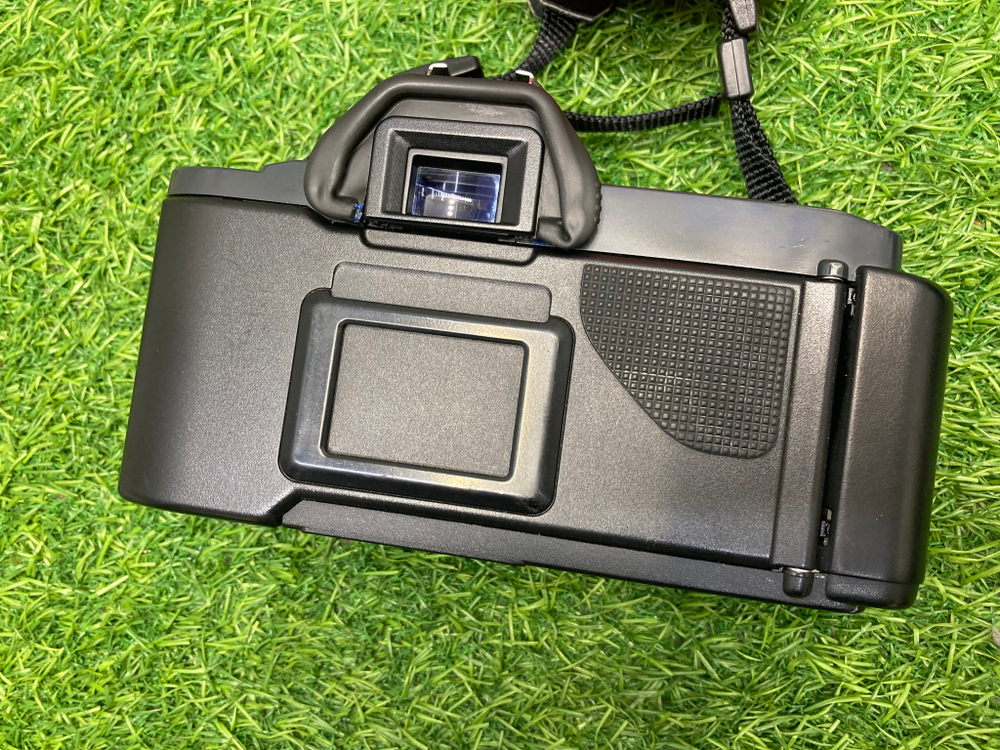 Canon T70