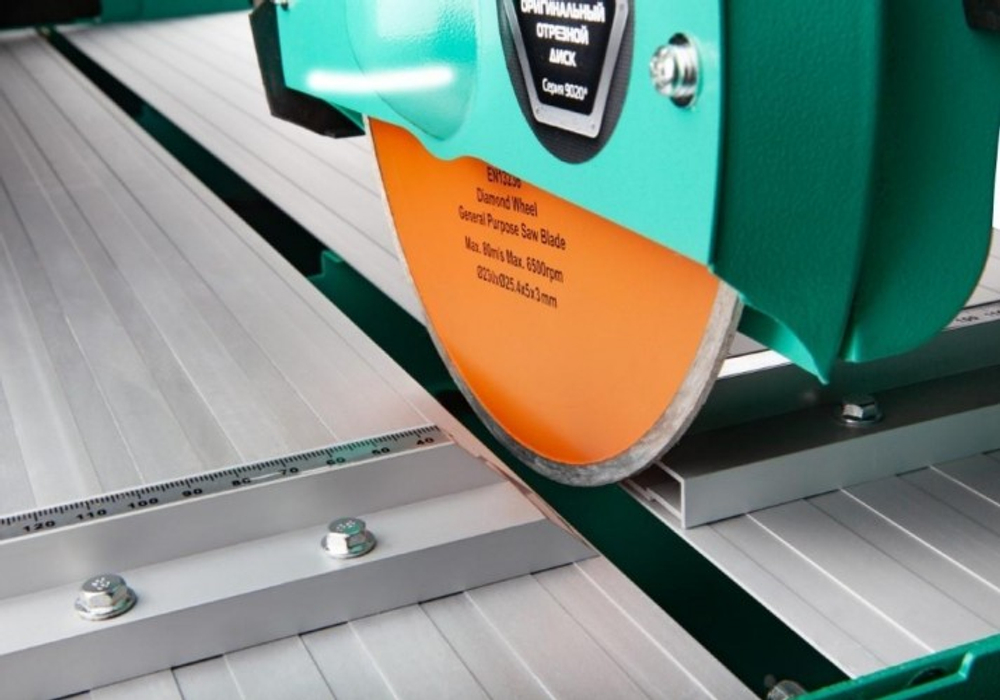 Станок плиткорезный Sturm TC9822U 1200 вт, 2950об/мин, диск 230х25.4х2.5 мм, верхн.