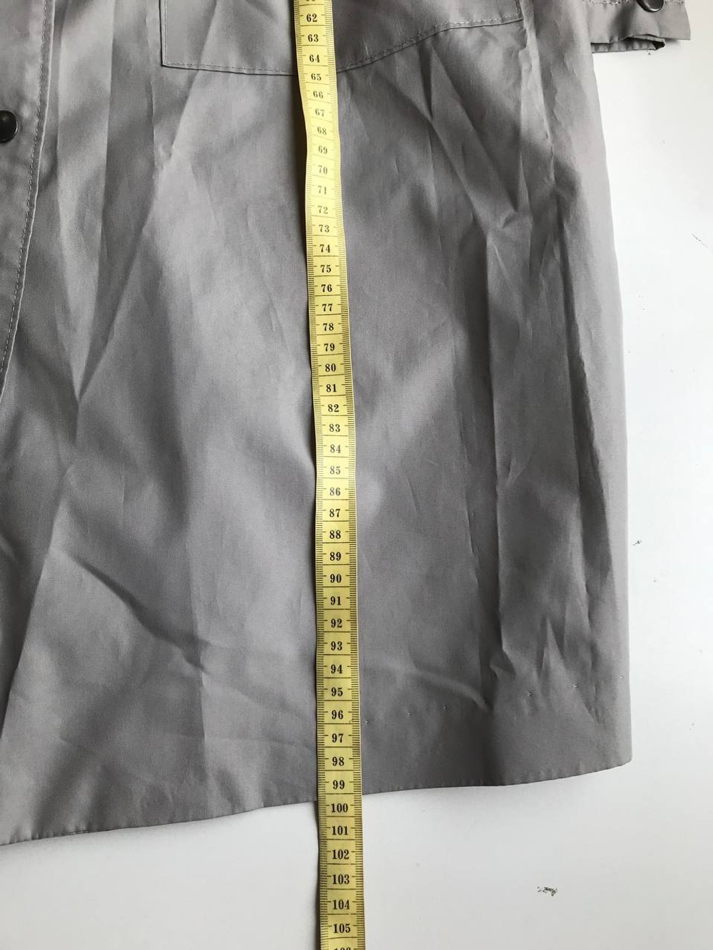 Плащ серого цвета, визуально на 44 размер