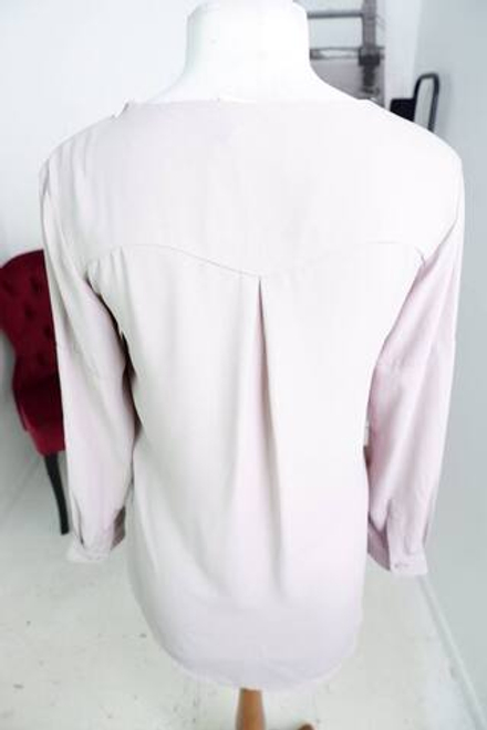 Блузка Monoroom приятная к телу, визуально на 46 размер