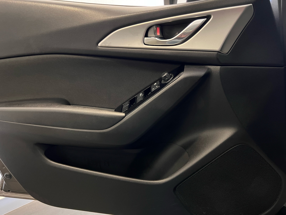 Mazda Mazda3, 2017 год