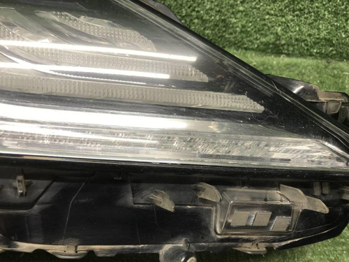 Битая Фара правая Toyota Camry xv70 (20-нв) LED