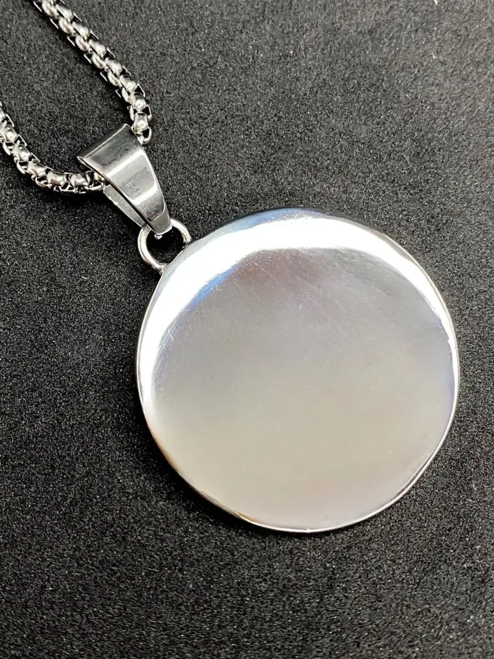 Магическая скандинавская подвеска оберег Валькнут с рунами