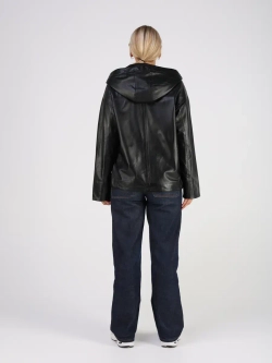 Кожаная куртка демисезонная с капюшоном короткая