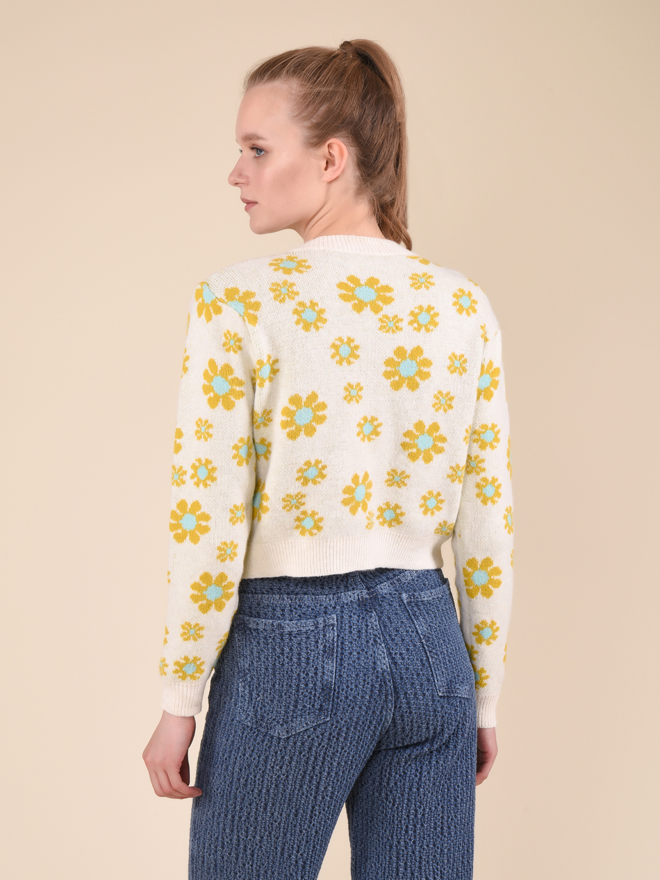 Кардиган женский с объемными ромашками