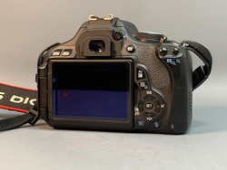 Canon EOS 600D kit 18-55mm 27.620 кадров