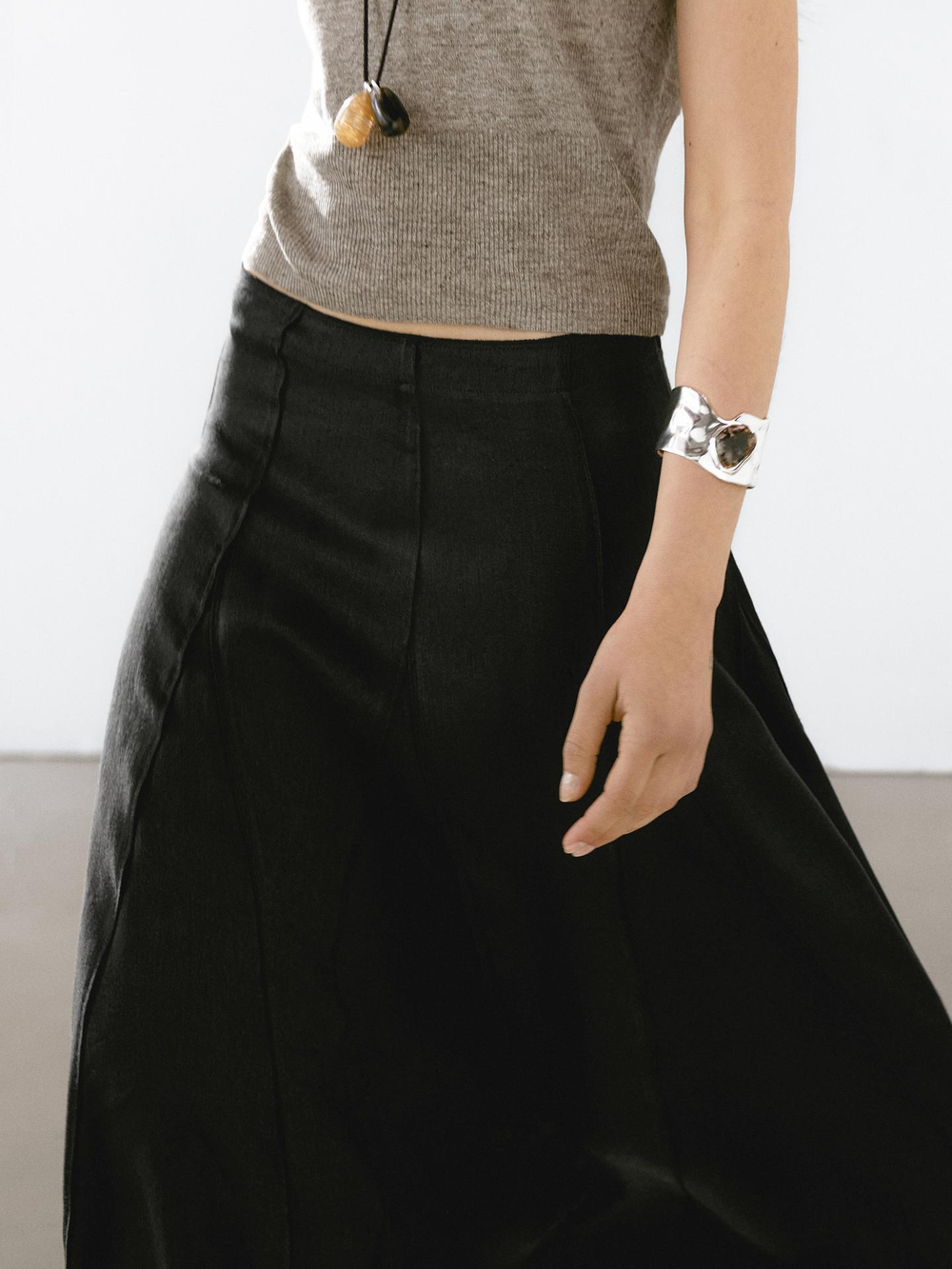 Massimo Dutti Расклешенная юбка миди с декоративной строчкой, черный