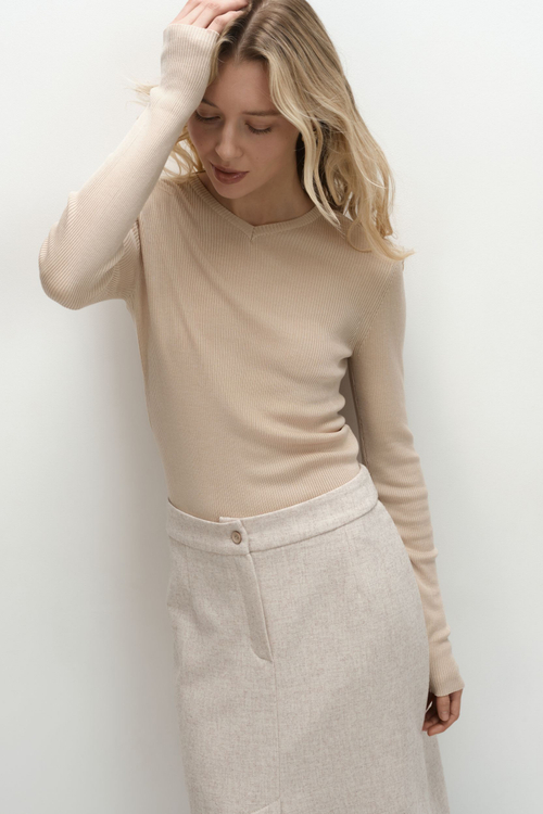 Лонгслив с V-образным вырезом