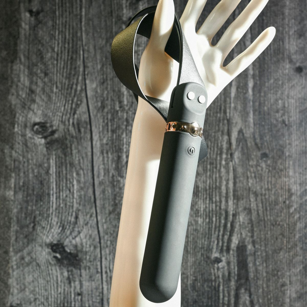 Черный многоскоростной вибратор-плеть Spank Me Vibe (Цвет: черный)