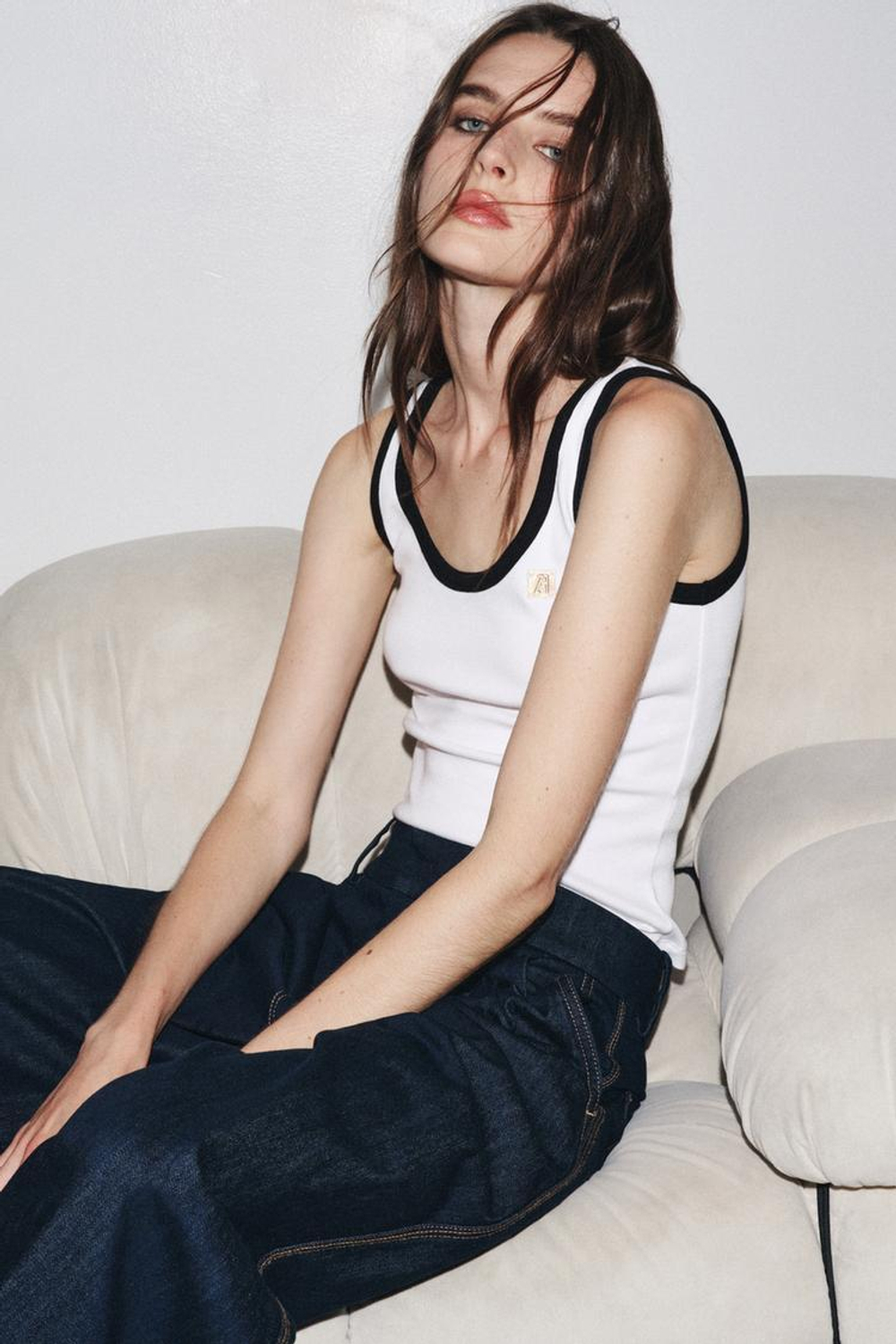 ZARA ТОП С ОТДЕЛКОЙ И БРОШЬЮ, БЕЛЫЙ