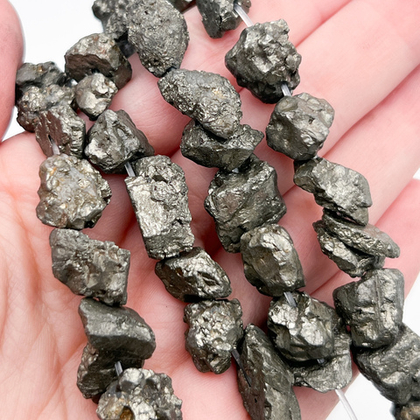 Пирит необработанный бусины, размер около 9-12 мм, цена за набор 8-9 шт (1/4 нити)