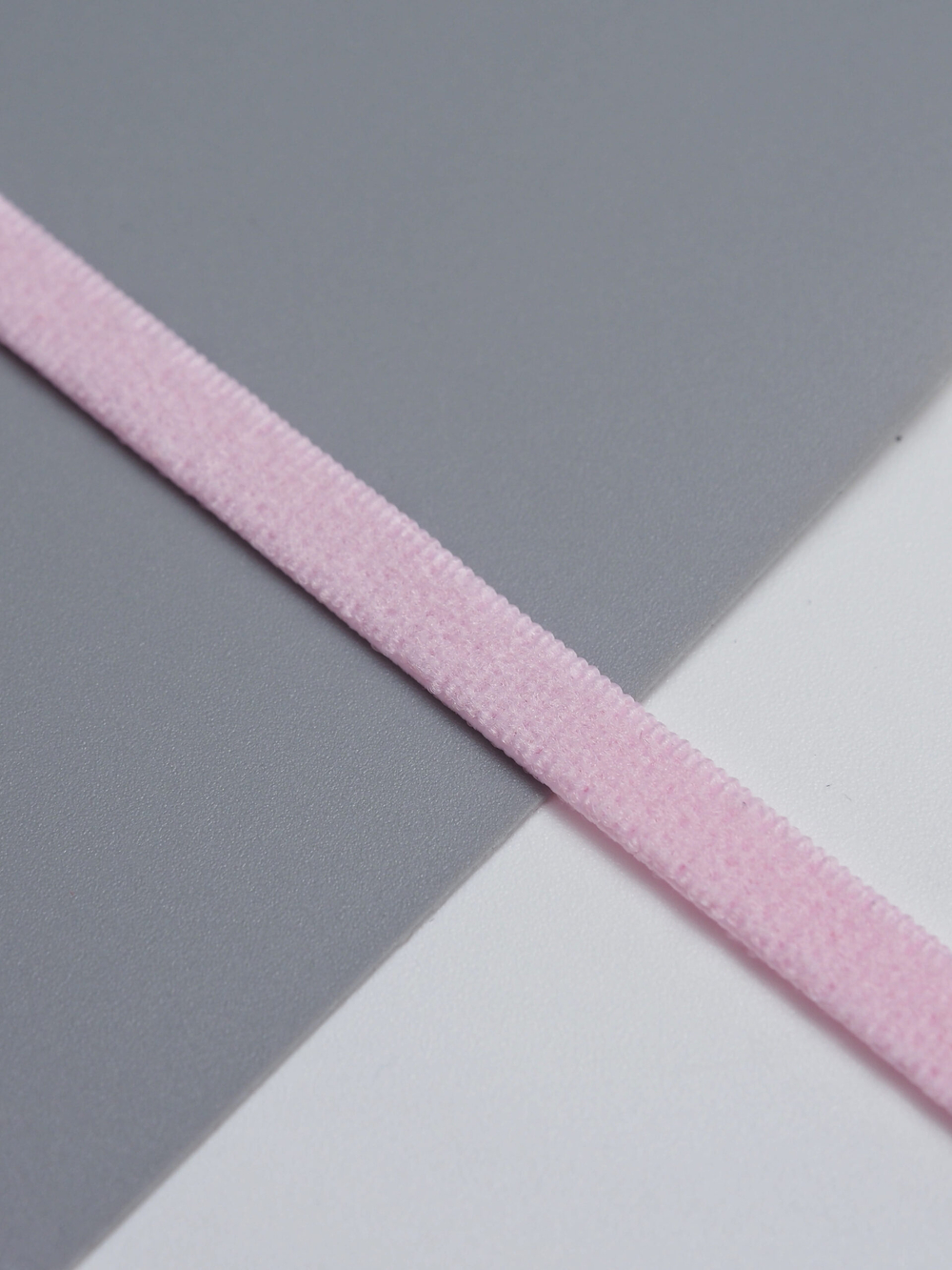 Резинка бретелечная нежно-розовая глянцевая узкая ширина 5 мм