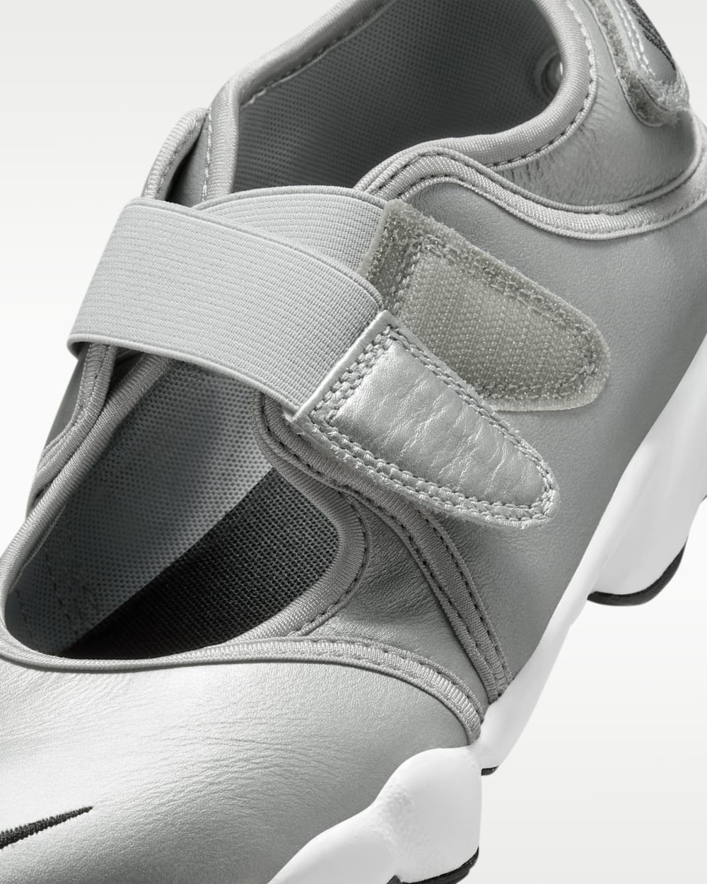 NIKE Кроссовки-балетки Nike Air Rift, серебристый