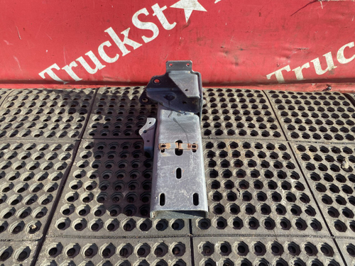 Кронштейн  подножки правой