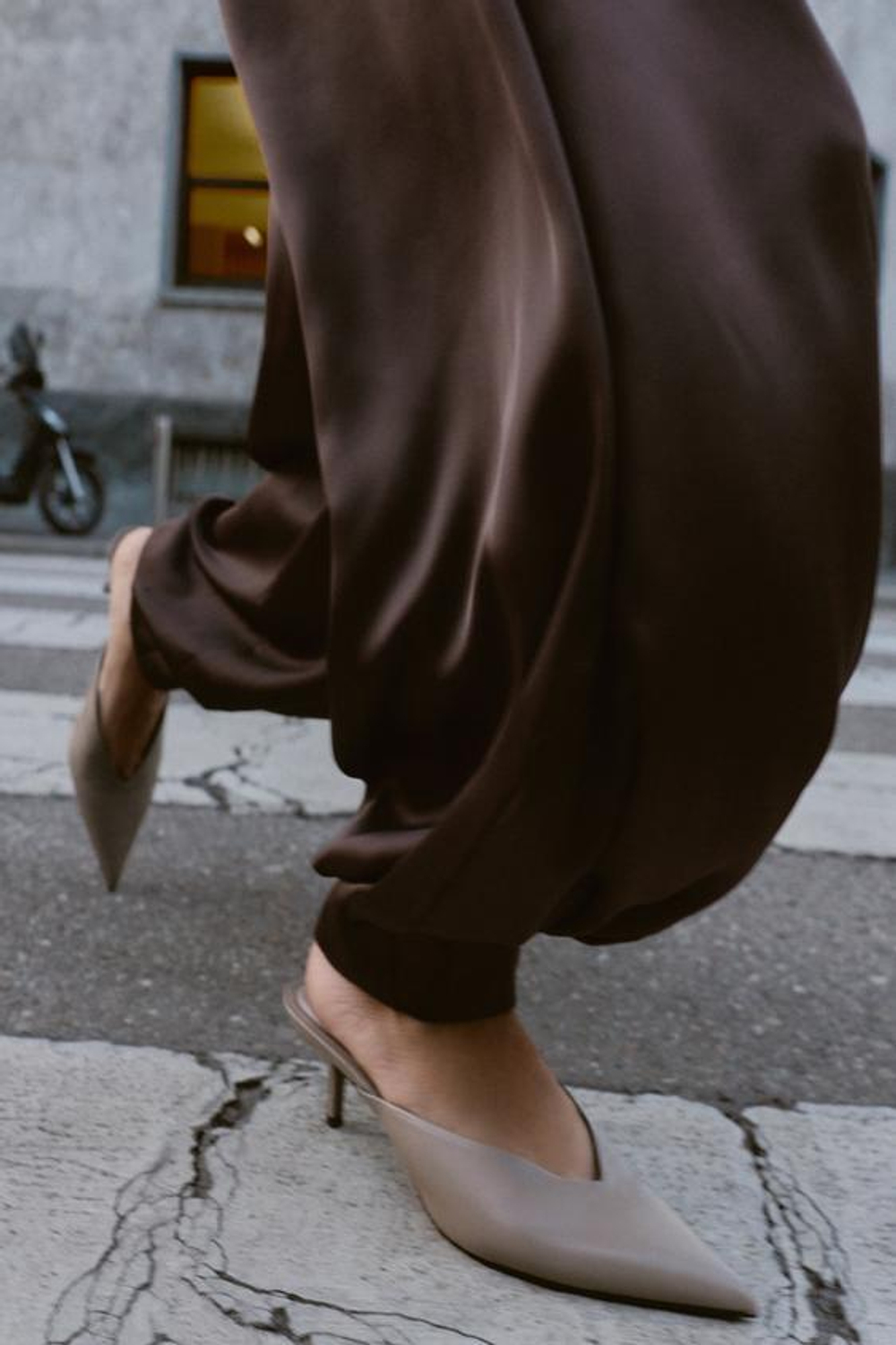 ZARA БРЮКИ-БАГГИ ИЗ АТЛАСНОЙ ТКАНИ, КОРИЧНЕВЫЙ