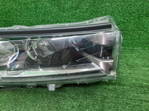 Битая Фара правая Toyota Highlander 3 U50 16-19 галоген