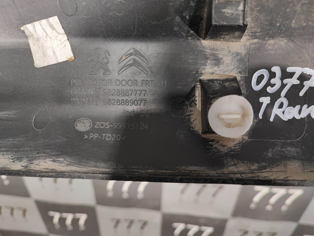 Накладка двери передней левой Peugeot Traveller 3 16-нв Б/У Оригинал 9828889077