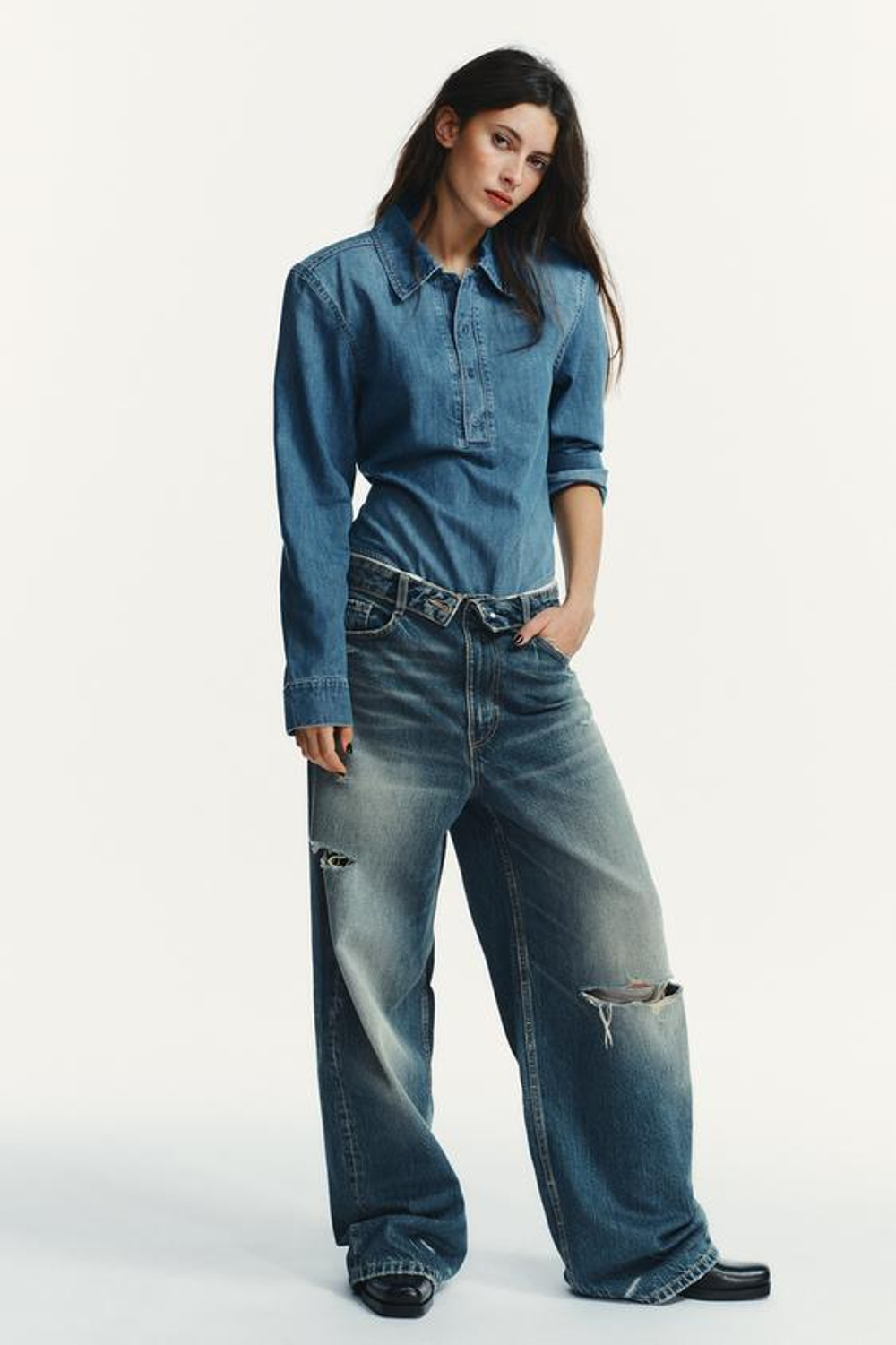 ZARA ДЖИНСЫ TRF СО СРЕДНЕЙ ПОСАДКОЙ И ОТВЕРНУТЫМ ПОЯСОМ, СИНИЙ