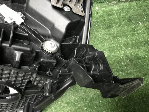 Фара правая Toyota Land Cruiser 300 (2021-н.в.) LED