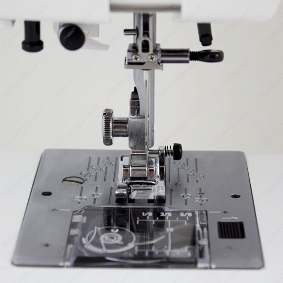 Швейная машина Janome HD3000